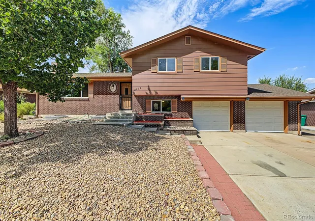 Photo 2 of Single family home for sale at 2137 S Yarrow St, Lakewood, CO 80227 | MLS# 5856144 | Listing updated on 2026-10-03