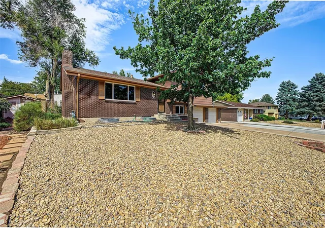 Photo 3 of Single family home for sale at 2137 S Yarrow St, Lakewood, CO 80227 | MLS# 5856144 | Listing updated on 2026-10-03