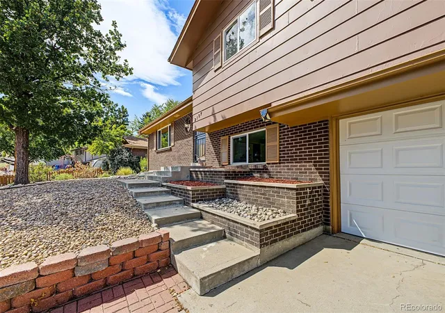 Photo 4 of Single family home for sale at 2137 S Yarrow St, Lakewood, CO 80227 | MLS# 5856144 | Listing updated on 2026-10-03