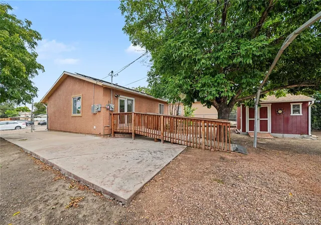 Photo 4 of Single family home for sale at 1002 Catalpa St, Pueblo, CO 81001 | MLS# 8262572 | Listing updated on 2026-10-08