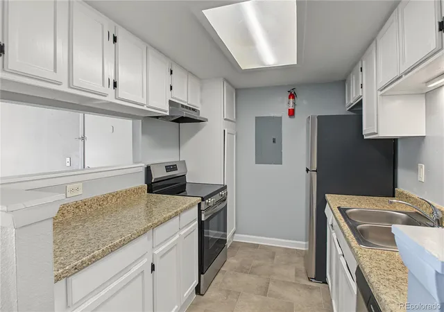 Listing Photo 5 - Condo for sale in building located at 18105 E Ohio Ave, Aurora, CO 80017 - Unit #104