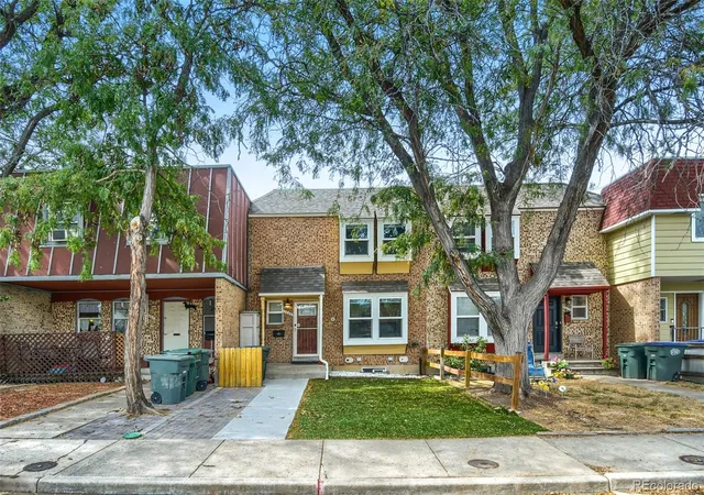Townhouse for sale at 11669 Pearl St, Northglenn, CO 80233 | MLS# 8608071
