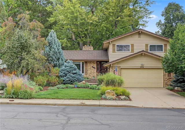 Single family home for sale at 2532 S Yarrow St, Lakewood, CO 80227 | MLS# 6037291