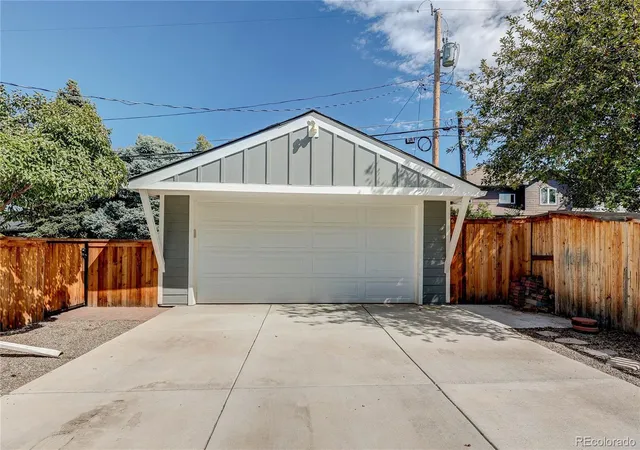 Photo 4 of Single family home for sale at 6170 S Bemis St, Littleton, CO 80120 | MLS# 5833301 | Listing updated on 2026-09-25