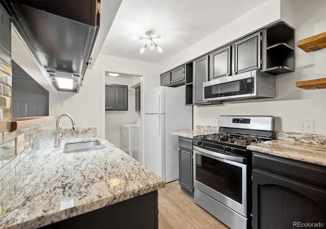 Photo 3 of Townhouse for sale at 7700 W Glasgow Pl #9A, Littleton, CO 80128 | MLS# 2402184 | Listing updated on 2026-09-24