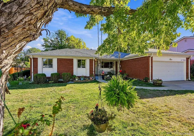 Single family home for sale at 6756 S Franklin St, Centennial, CO 80122 | MLS# 5439163