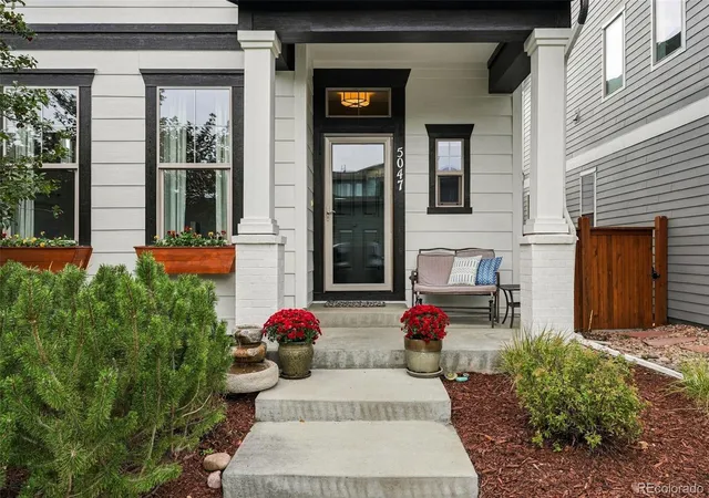 Photo 3 of Single family home for sale at 5047 Akron St, Denver, CO 80238 | MLS# 3912376 | Listing updated on 2026-10-08