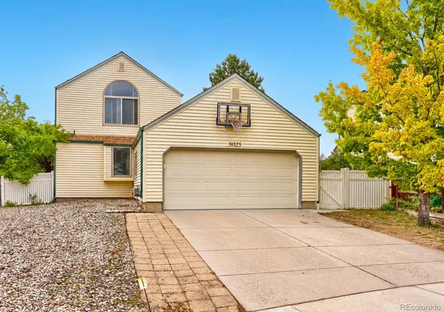 Photo 2 of Single family home for sale at 8025 S Johnson Ct, Littleton, CO 80128 | MLS# 7721433 | Listing updated on 2026-10-06