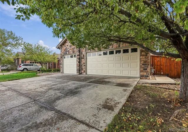 Photo 2 of Single family home for sale at 23988 E Bellewood Dr, Aurora, CO 80016 | MLS# 8411543 | Listing updated on 2026-10-04