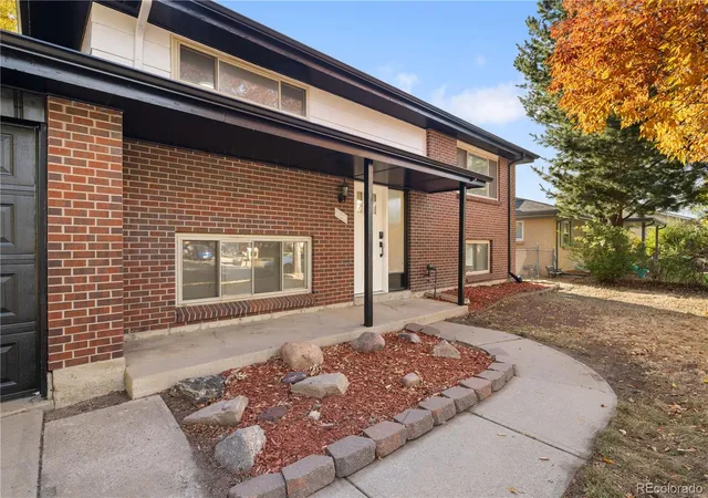 Photo 2 of Single family home for sale at 860 Newcombe St, Lakewood, CO 80215 | MLS# 5313719 | Listing updated on 2026-10-09