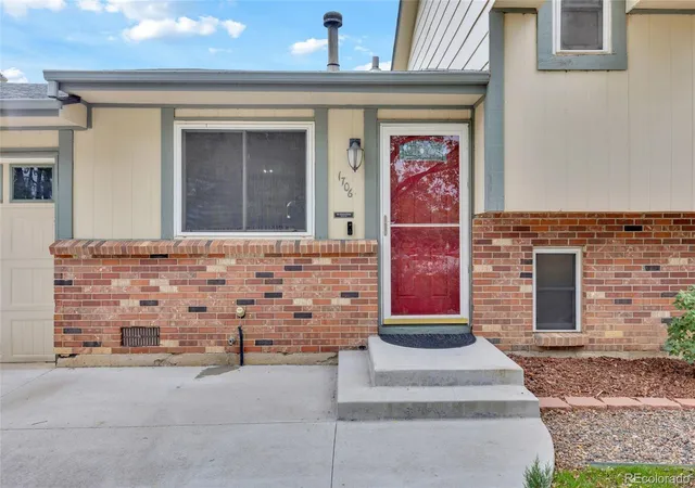 Photo 2 of Single family home for sale at 1706 S Memphis St, Aurora, CO 80017 | MLS# 3925470 | Listing updated on 2026-09-30