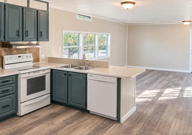Photo 3 of Manufactured home for sale at 420 E 57th Street, Loveland, CO 80538 | MLS# 8726966 | Listing updated on 2026-09-23