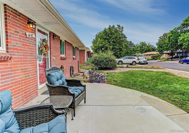 Photo 1 of Single family home for sale at 647 W Valleyview Ave, Littleton, CO 80120 | MLS# 2215015 | Listing updated on 2026-09-29
