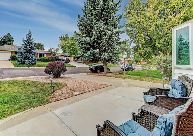 Photo 2 of Single family home for sale at 647 W Valleyview Ave, Littleton, CO 80120 | MLS# 2215015 | Listing updated on 2026-09-29