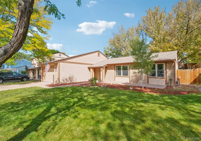 Photo 2 of Single family home for sale at 4607 S Ivory Cir, Aurora, CO 80015 | MLS# 4657906 | Listing updated on 2026-10-04