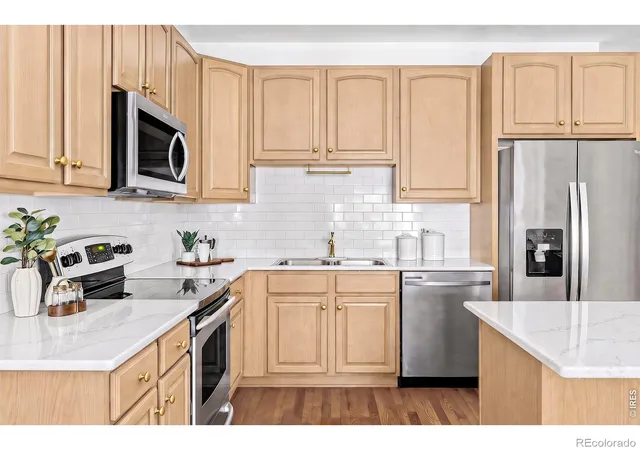 Photo 3 of Condo for sale at 1950 N Logan St #1013, Denver, CO 80203 | MLS# IR1069269 | Listing updated on 2026-09-24