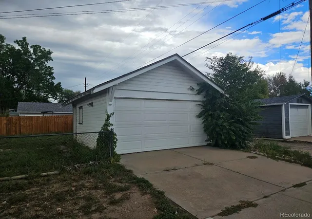 Photo 3 of Single family home for sale at 3990 S Delaware St, Englewood, CO 80110 | MLS# 8286289 | Listing updated on 2026-10-04