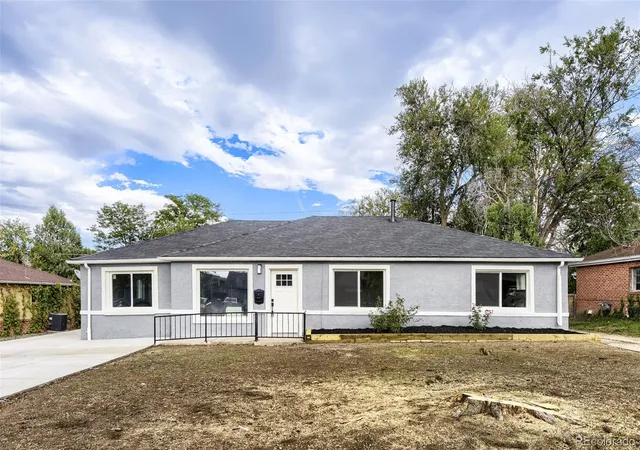 Photo 3 of Single family home for sale at 1174 Quentin St, Aurora, CO 80011 | MLS# 4169792 | Listing updated on 2026-09-23