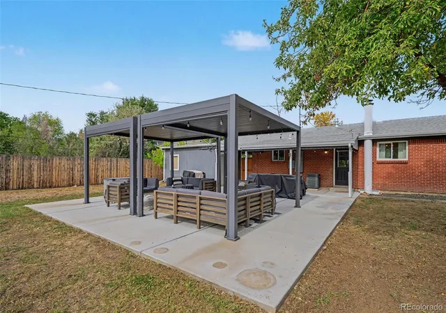 Photo 3 of Single family home for sale at 6770 S Clermont St, Centennial, CO 80122 | MLS# 7456320 | Listing updated on 2026-10-03