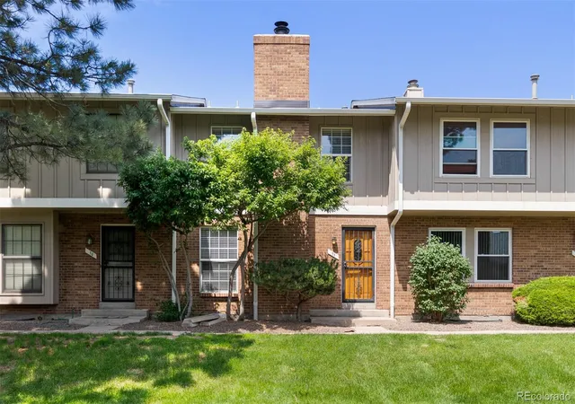 Townhouse for sale at 10124 E Jewell Ave #11, Aurora, CO 80247 | MLS# 9146182