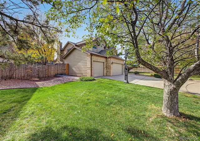 Photo 4 of Single family home for sale at 11442 W Roxbury Pl, Littleton, CO 80127 | MLS# 8164172 | Listing updated on 2026-10-30
