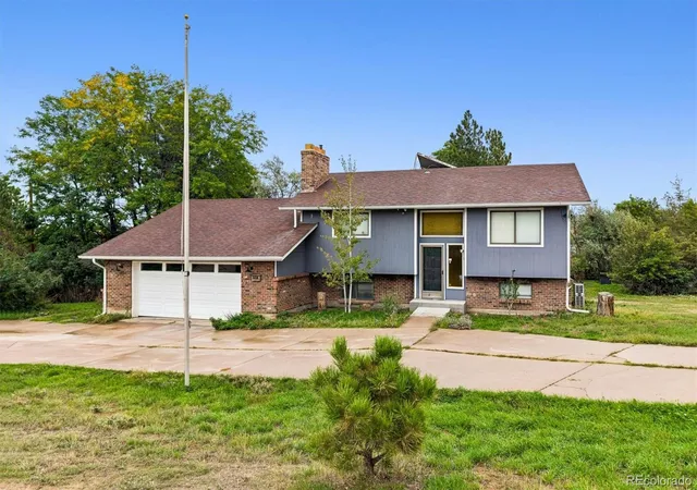 Photo 3 of Single family home for sale at 6864 S Gibraltar St, Centennial, CO 80016 | MLS# 7954674 | Listing updated on 2026-10-03