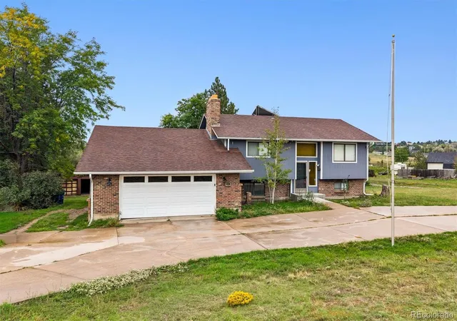 Photo 3 of Single family home for sale at 6864 S Gibraltar St, Centennial, CO 80016 | MLS# 7954674 | Listing updated on 2026-10-03