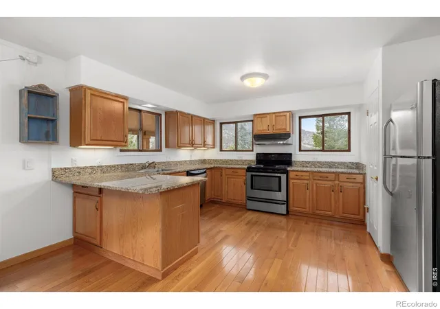 Photo 3 of Single family home for sale at 42 Ottawa Ct, Lyons, CO 80540 | MLS# IR1069292 | Listing updated on 2026-09-23