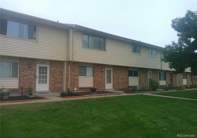 Townhouse for sale at 1190 S Troy St, Aurora, CO 80012 | MLS# 1772053
