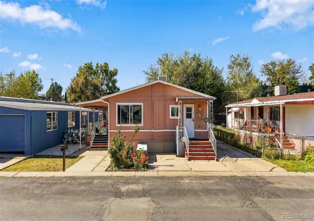 Photo 2 of Manufactured home for sale at 1831 Bounty St, Aurora, CO 80011 | MLS# 7508092 | Listing updated on 2026-10-17