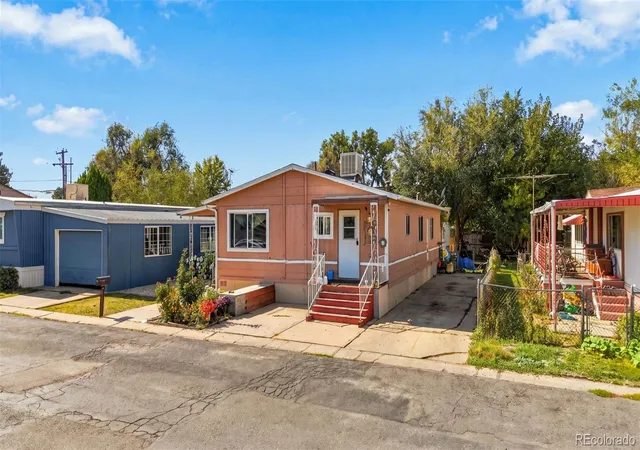 Photo 3 of Manufactured home for sale at 1831 Bounty St, Aurora, CO 80011 | MLS# 7508092 | Listing updated on 2026-10-17