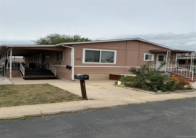 Photo 3 of Manufactured home for sale at 1831 Bounty St, Aurora, CO 80011 | MLS# 7508092 | Listing updated on 2026-10-01
