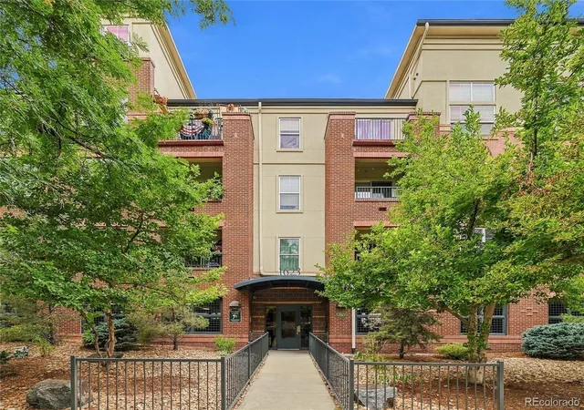 Listing Photo 5 - Condo for sale in building located at 1623 Saint Paul St, Denver, CO 80206 - Unit #301