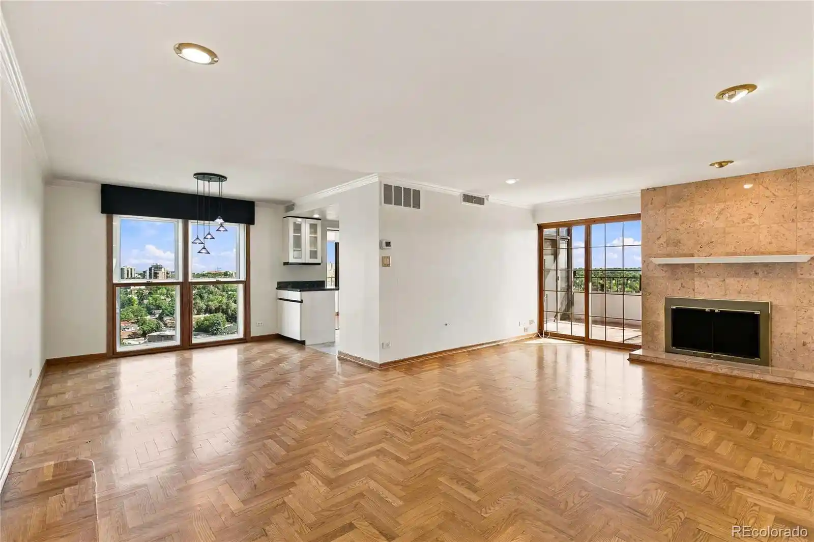 Listing Photo 2 - Condo for sale in 130 N Pearl St located at 130 N Pearl St, Denver, CO 80203 - Unit #1701
