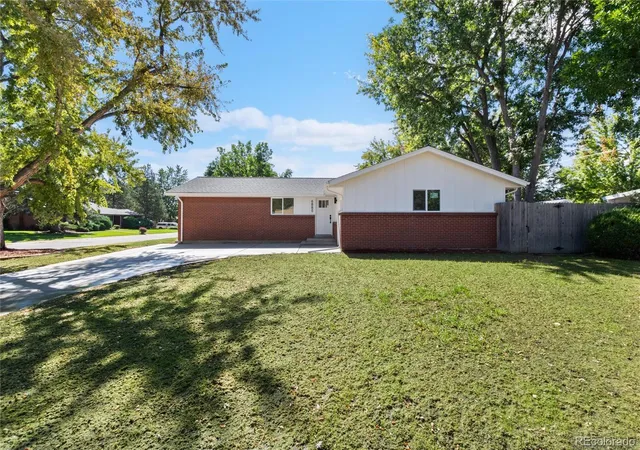 Photo 3 of Single family home for sale at 6885 Oak Way, Arvada, CO 80004 | MLS# 4242755 | Listing updated on 2026-09-24