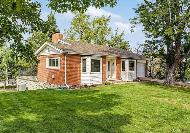 Photo 1 of Single family home for sale at 2555 Queen St, Lakewood, CO 80215 | MLS# 7856423 | Listing updated on 2026-10-09