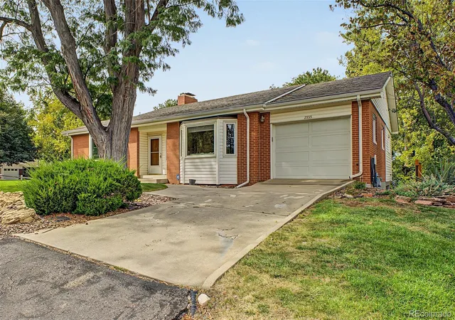 Photo 3 of Single family home for sale at 2555 Queen St, Lakewood, CO 80215 | MLS# 7856423 | Listing updated on 2026-10-09