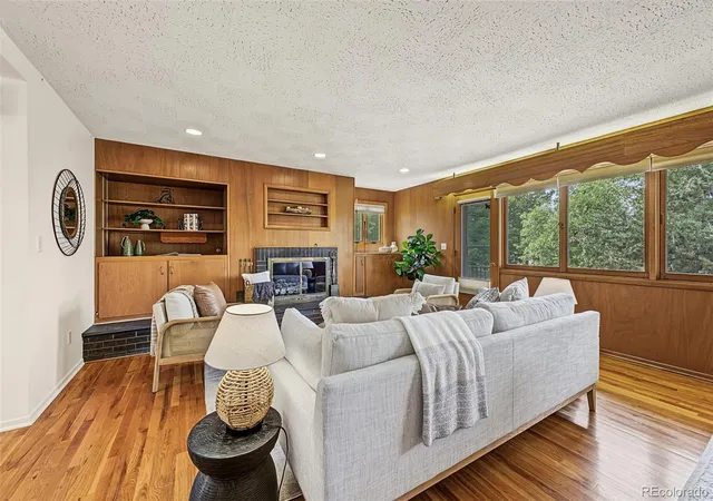 Photo 4 of Single family home for sale at 2555 Queen St, Lakewood, CO 80215 | MLS# 7856423 | Listing updated on 2026-10-09
