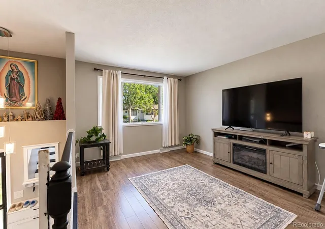 Photo 3 of Single family home for sale at 913 Cottonwood Ct, Fort Lupton, CO 80621 | MLS# 2073716 | Listing updated on 2026-10-07