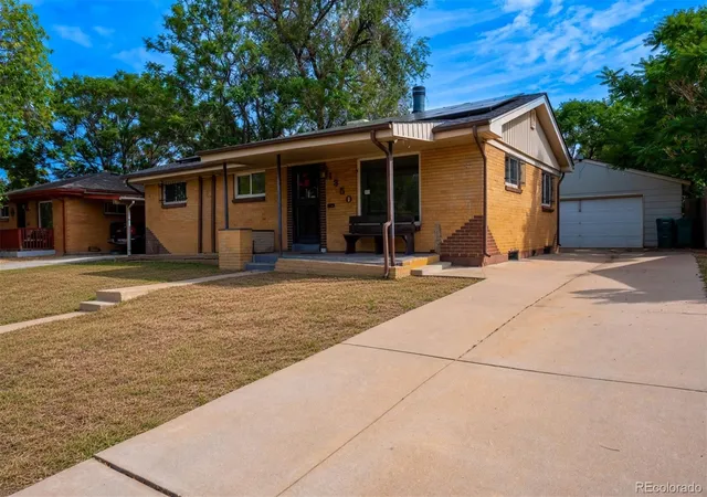 Photo 2 of Single family home for sale at 1350 Scranton St, Aurora, CO 80011 | MLS# 2908986 | Listing updated on 2026-10-06