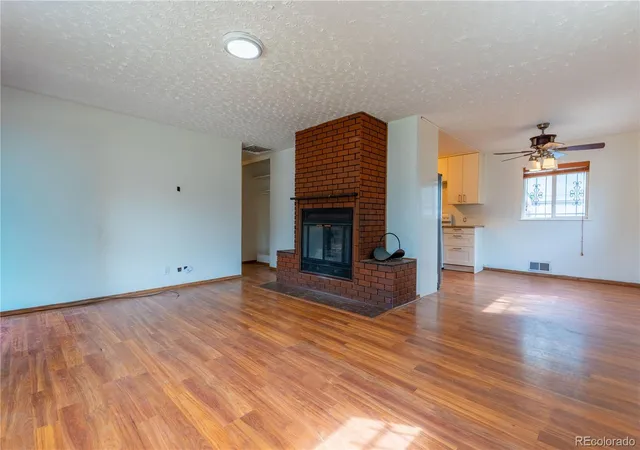Photo 4 of Single family home for sale at 1350 Scranton St, Aurora, CO 80011 | MLS# 2908986 | Listing updated on 2026-10-06