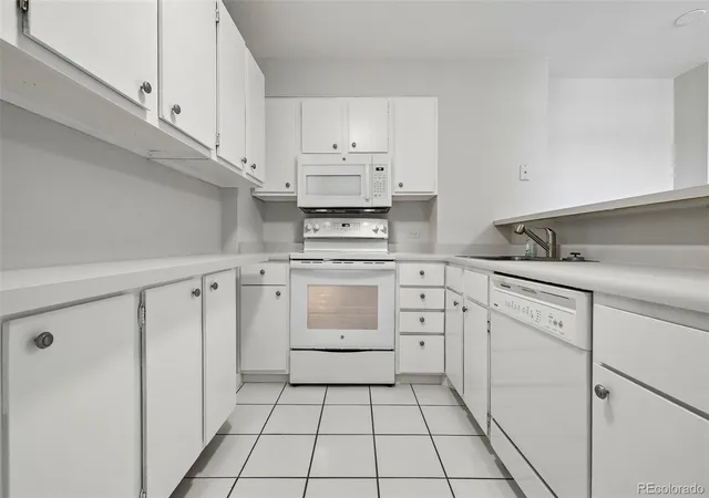 Photo 4 of Condo for sale at 480 S Marion Pkwy #902, Denver, CO 80209 | MLS# 5367156 | Listing updated on 2026-09-30