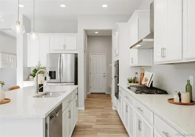 Photo 4 of Single family home for sale at 6807 S Riverwood Way, Aurora, CO 80016 | MLS# 2648152 | Listing updated on 2026-10-09