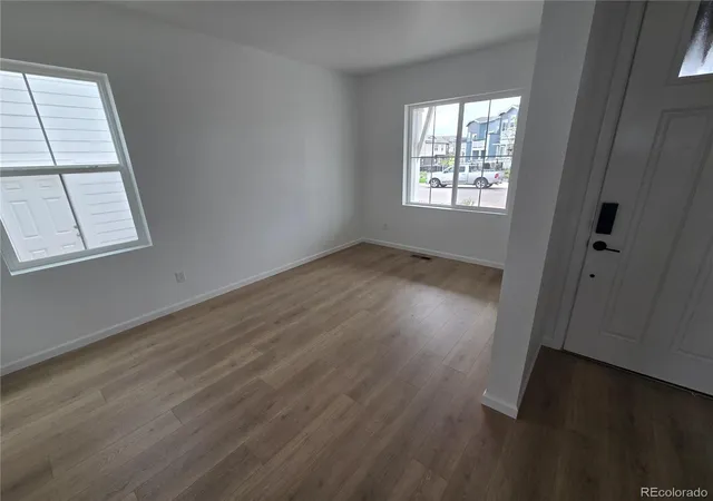 Photo 4 of Single family home for sale at 8952 Whiteclover St, Littleton, CO 80125 | MLS# 8160988 | Listing updated on 2026-10-08