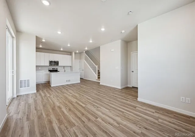 Photo 3 of Single family home for sale at 4613 N Versailles St, Aurora, CO 80019 | MLS# 9052158 | Listing updated on 2026-10-03