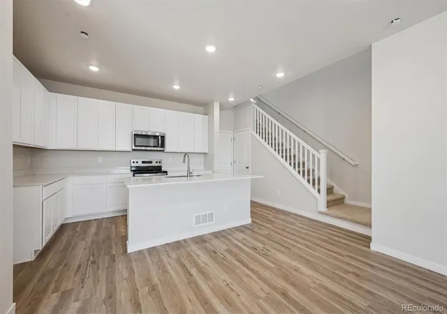 Photo 3 of Single family home for sale at 4613 N Versailles St, Aurora, CO 80019 | MLS# 9052158 | Listing updated on 2026-10-03