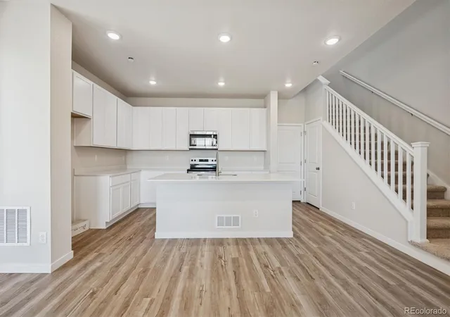 Photo 4 of Single family home for sale at 4613 N Versailles St, Aurora, CO 80019 | MLS# 9052158 | Listing updated on 2026-10-03