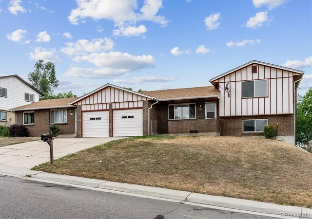 Photo 1 of Sale Pending at 951 S Yarrow St, Lakewood, CO 80226 | MLS# 5024107 | Listing updated on 2026-09-24