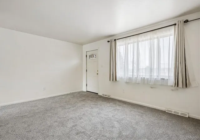 Photo 4 of Sale Pending at 953 S Yarrow St, Lakewood, CO 80226 | MLS# 2235620 | Listing updated on 2026-09-24