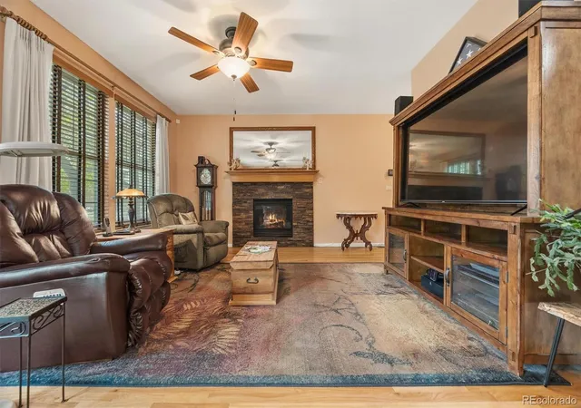 Photo 4 of Townhouse for sale at 927 S Evanston Cir, Aurora, CO 80012 | MLS# 6060105 | Listing updated on 2026-09-26